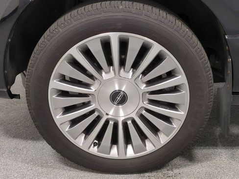 Used 2017 Lincoln Navigator Reserve image 17