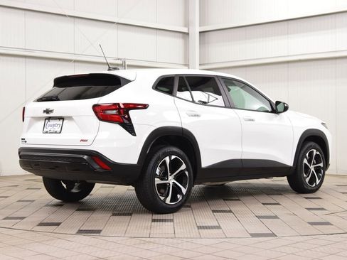 Used 2024 Chevrolet Trax RS FWD image 8
