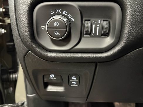 Used 2026 RAM 1500 Laramie AWD/4WD image 14