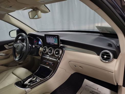 Used 2018 Mercedes-Benz GLC 300 4MATIC image 28