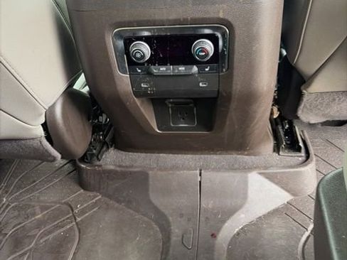 Used 2022 Chevrolet Tahoe LT w/ Luxury Package AWD/4WD image 34