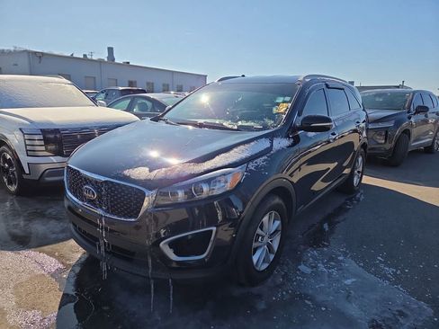 Used 2017 Kia Sorento LX w/ LX Convenience Package image 7