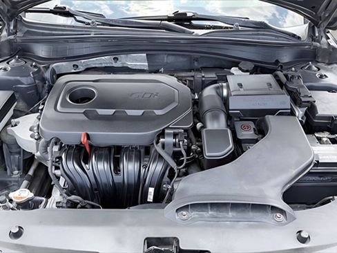 Used 2017 Kia Optima LX w/ Convenience Package FWD image 3