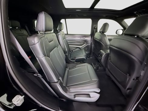 Used 2025 Jeep Grand Cherokee L Overland image 24