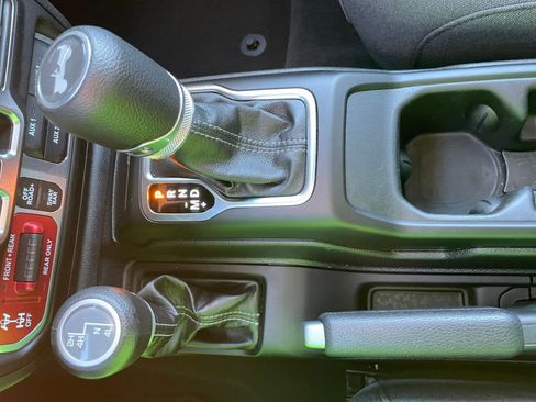 Used 2025 Jeep Wrangler Unlimited Rubicon image 41