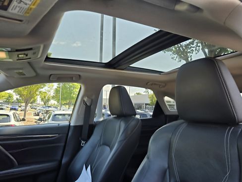 Used 2022 Lexus RX 450h AWD w/ Luxury Package image 32