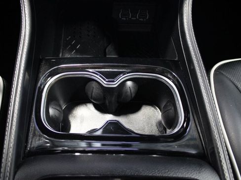Used 2025 Chrysler Pacifica Limited FWD image 28