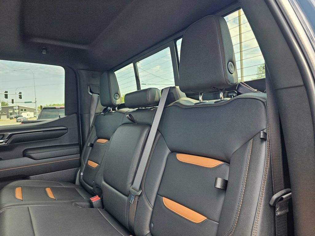 Used 2024 GMC Sierra 1500 AT4 w/ Technology Package AWD/4WD image 18
