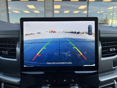 Used 2024 Ford Expedition XLT image 9