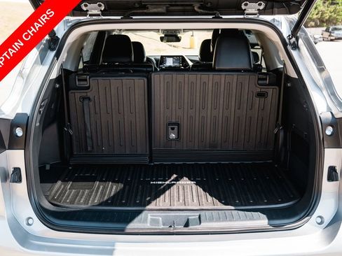 Used 2022 Toyota Highlander XLE FWD image 7