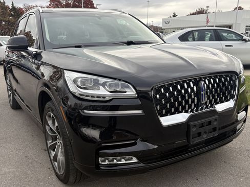Used 2023 Lincoln Aviator Grand Touring w/ Equipment Group 301A image 2