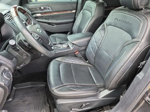 Used 2018 Ford Explorer Platinum AWD/4WD image 16