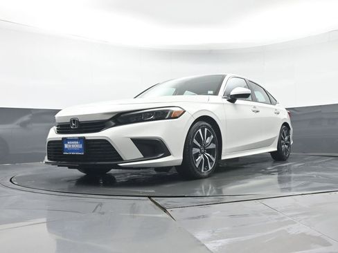 Certified 2024 Honda Civic EX image 32