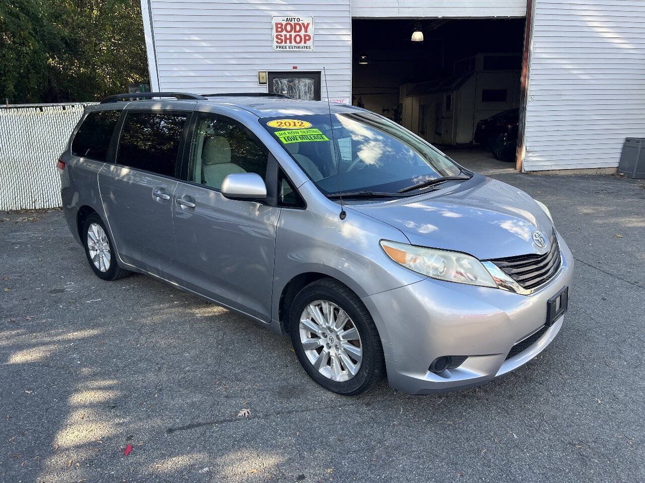 Used 2012 Toyota Sienna LE w/ Towing Pkg AWD/4WD image 24