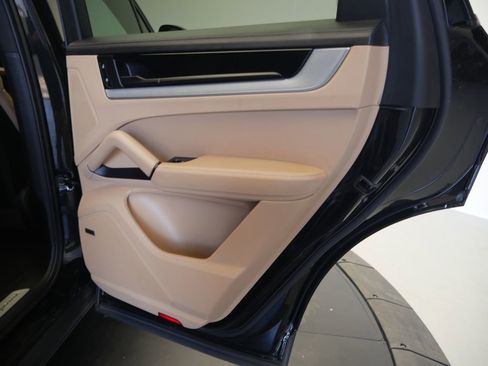 Certified 2024 Porsche Cayenne S AWD/4WD image 23