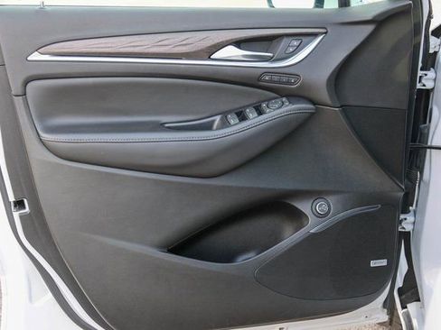 Used 2022 Buick Enclave Avenir w/ Avenir Technology Package image 11