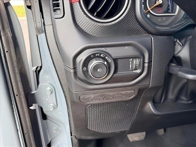 Used 2025 Jeep Wrangler Unlimited Rubicon AWD/4WD image 27