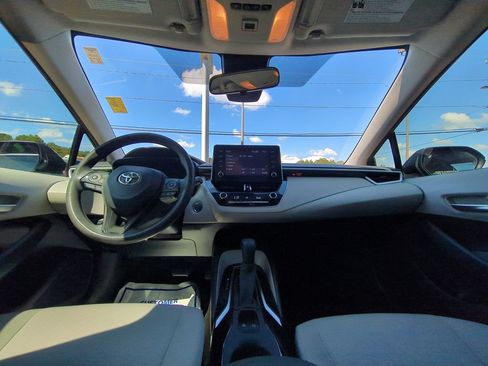 Used 2020 Toyota Corolla LE FWD image 25