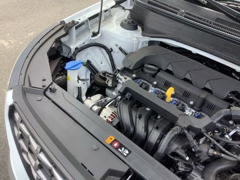 Used 2025 Hyundai Venue Limited image 16