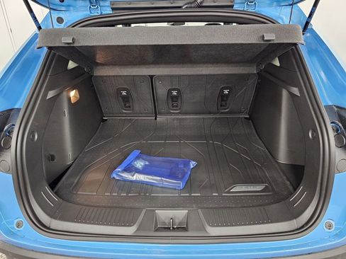 New 2026 Chevrolet Trax RS w/ Sunroof Package image 24