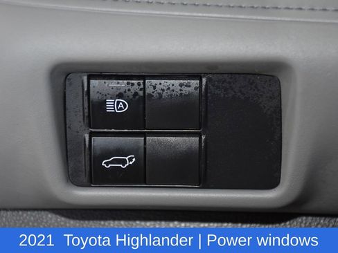 Used 2021 Toyota Highlander XLE image 9