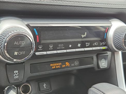 Used 2021 Toyota RAV4 XLE w/ Convenience Package image 25