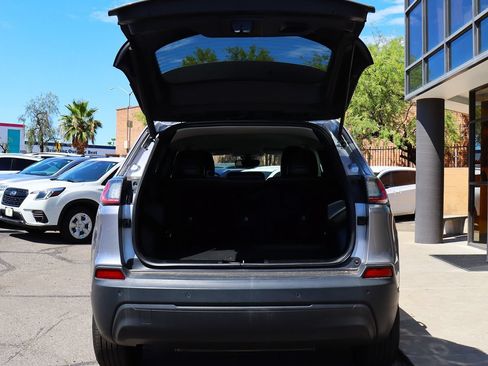 Used 2019 Jeep Cherokee Latitude Plus w/ Comfort/Convenience Group FWD image 22