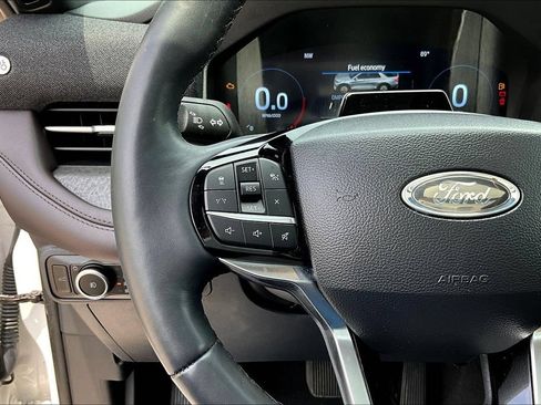 Used 2025 Ford Explorer Platinum RWD image 13