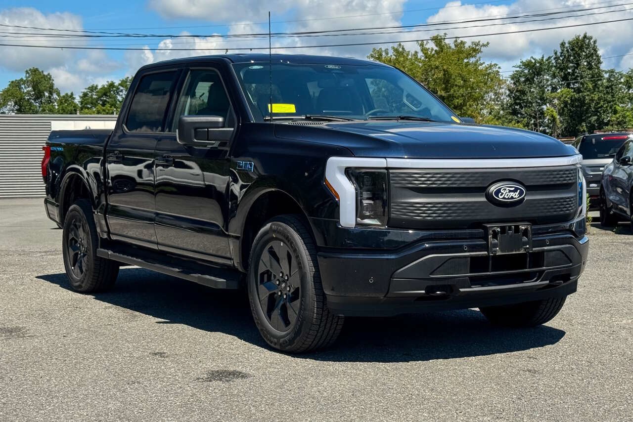 New 2025 Ford F150 Lightning Flash AWD/4WD image 1