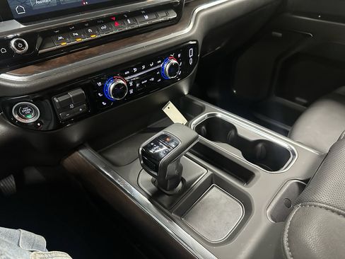 Certified 2025 GMC Sierra 1500 SLT w/ SLT Convenience Package image 33