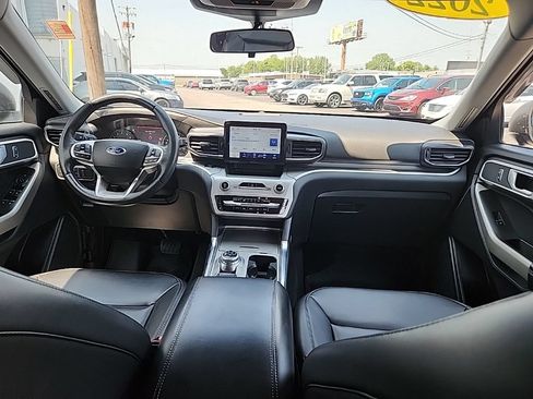 Used 2022 Ford Explorer XLT AWD/4WD image 38