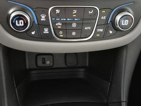Used 2018 Chevrolet Equinox LT FWD image 20