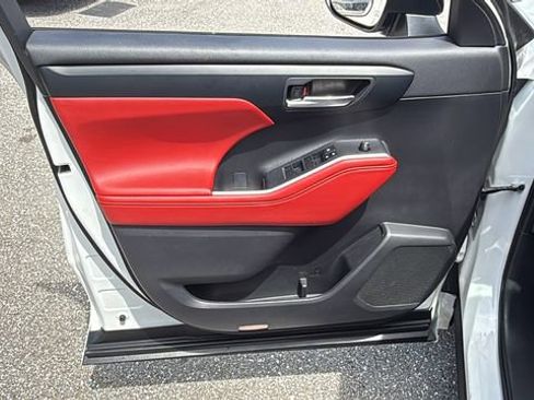 Used 2023 Toyota Highlander XSE image 18