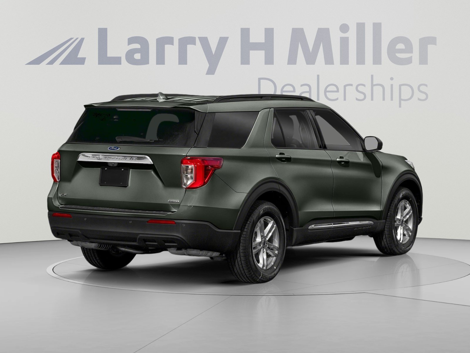 Used 2022 Ford Explorer XLT w/ Equipment Group 202A RWD image 2