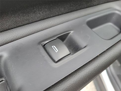 Used 2023 GMC Terrain SLE w/ Driver Convenience Package FWD image 15