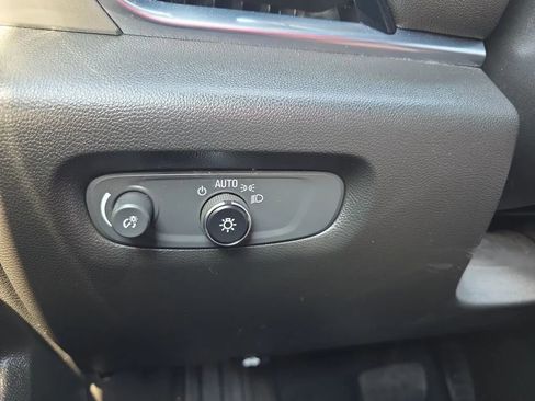 Used 2023 Chevrolet Traverse LT FWD image 23