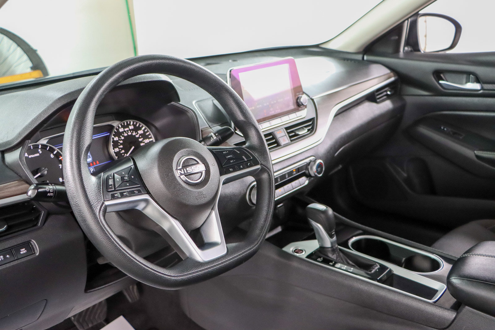 Used 2024 Nissan Altima 2.5 SV FWD image 22