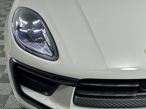 Certified 2025 Porsche Macan image 11