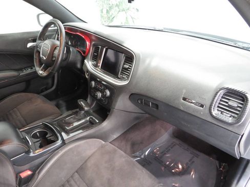 Used 2017 Dodge Charger R/T RWD image 9