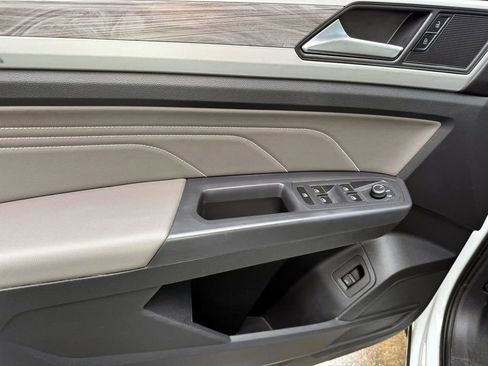 Used 2021 Volkswagen Atlas Cross Sport SE image 16