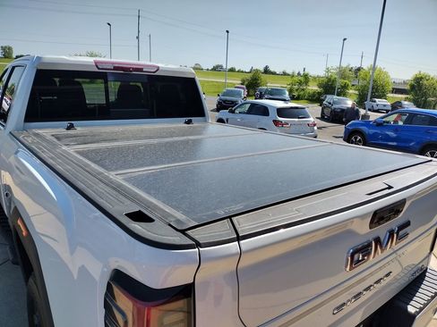 Used 2025 GMC Sierra 2500 AT4 w/ AT4 Premium Plus Package AWD/4WD image 17