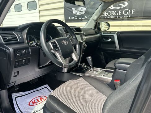 Used 2019 Toyota 4Runner SR5 AWD/4WD image 10