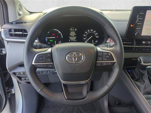 Certified 2022 Toyota Sienna XLE w/ XLE Plus Package FWD image 12