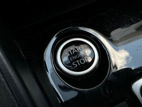 Used 2025 Nissan Versa SV FWD image 22