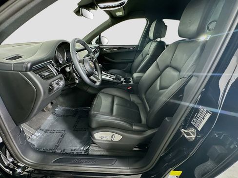 Certified 2023 Porsche Macan AWD/4WD image 5