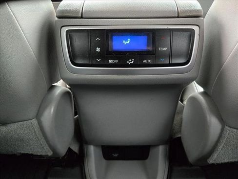 Used 2019 Toyota Highlander XLE image 17