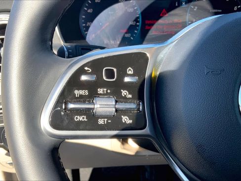 Used 2022 Mercedes-Benz GLC 300 4MATIC image 23