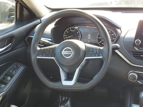 Used 2022 Nissan Altima 2.5 SV FWD image 25