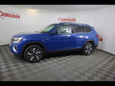 Used 2025 Volkswagen Atlas SE w/ Panoramic Sunroof Package image 5