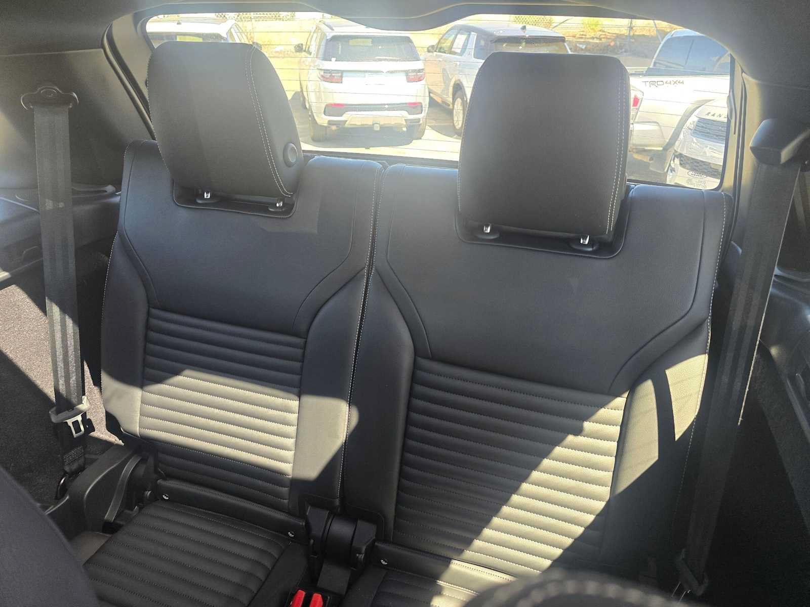 Used 2025 Land Rover Discovery S AWD/4WD image 19